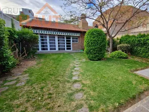 Casa en Venta con 3 cocheras