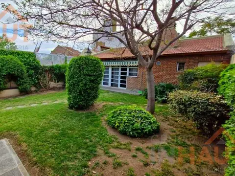 Casa 9 ambientes con 3 baños