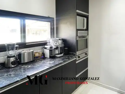 Casa en Alquiler con 1 cochera