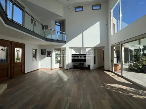 Casa en Venta en Moreno, USD 330.000