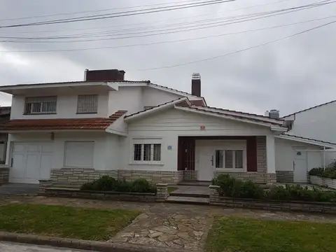 CHALET DE 5 AMBIENTES EL FARO