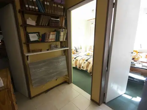 Departamento de 3 ambientes en 2° piso por escalera en venta, en La Lucila.