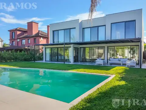 A ESTRENAR . 4 DORMITORIOS . EN VENTA EN SANTA BÁRBARA