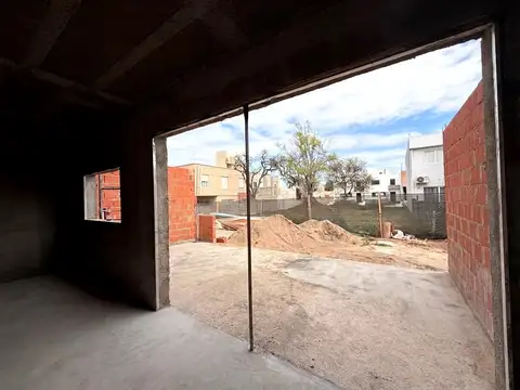 Casa 5 ambientes con 1 baño