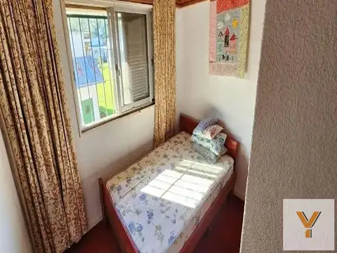 Casa 8 ambientes con 4 baños