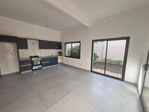 Casa 4 ambientes con 1 baño