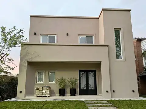Casa  venta con pileta  Indio Cua APTA CREDITO
