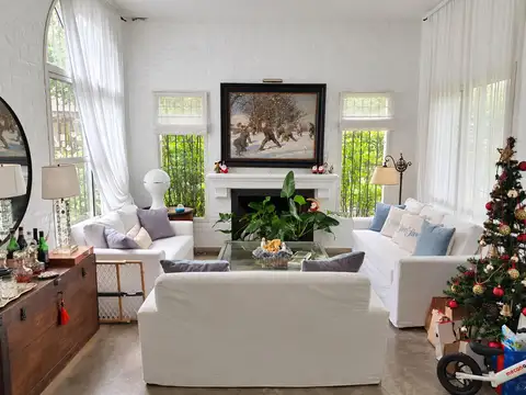 Casa 8 ambientes con 3 baños
