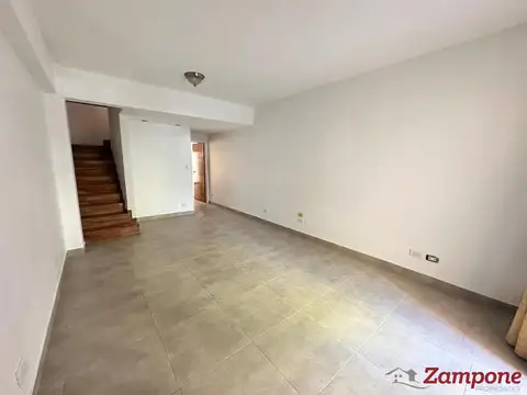 Depto Tipo Casa 4 ambientes con 2 baños