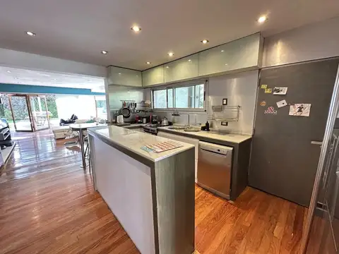 Casa en Venta con 5 cocheras