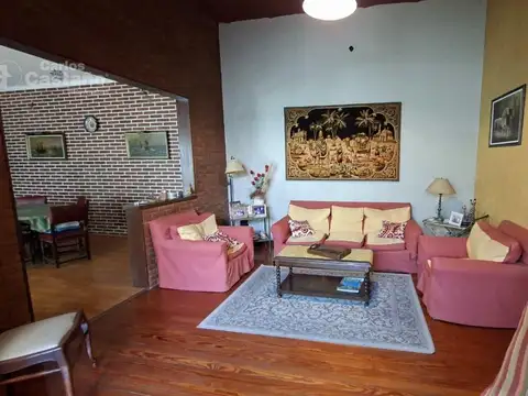 Casa en Venta con 3 cocheras