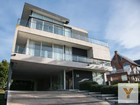 Casa en venta - 5 Dormitorios 8 Baños - Cariló