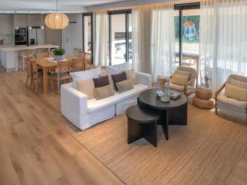 Casa 6 ambientes con 4 baños