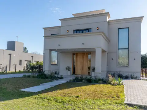 Casa en Venta en Puerto Roldan, USD 490.000