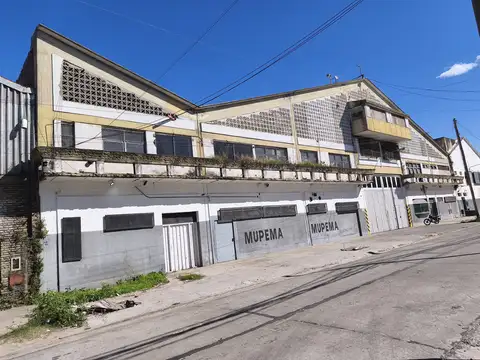 GALPÓN / DEPÓSITO EN PARQUE INDUSTRIAL DE AVELLANEDA Sup. cub: 4.050m² + Entrepiso 600m² – Categ. 3