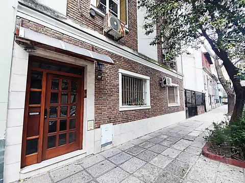 Departamento 3 ambientes por escalera con bajas expensas en Caballito