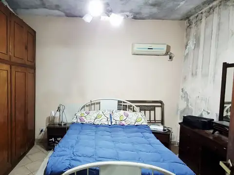 Casa 6 ambientes con 2 baños