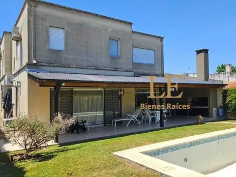 Casa 4 ambientes con 3 baños