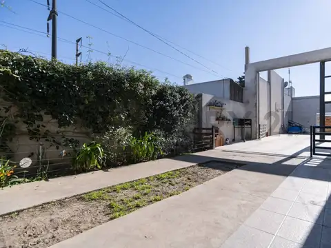 CASA EN VENTA EN LA PLATA DE DOS DORMITORIOS