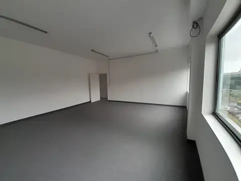 Oficina 5 ambientes con 1 baño