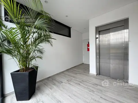 Exc. Semipiso de 1 Amb. al Frente, Divisible con Balcón