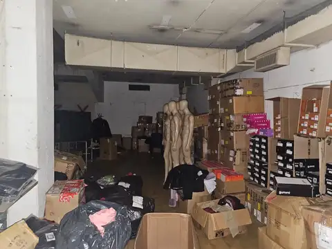 Local en Alquiler en esquina Av. Rivadavia y Florida 250 m2