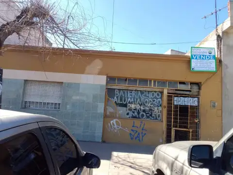 CASA EN VENTA EN GONZALEZ CATAN, CON LOCAL