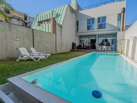 Casa 5 ambientes con 4 baños