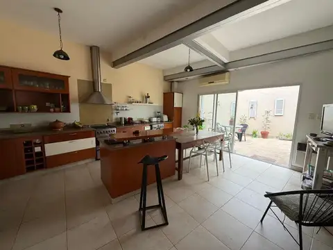 Casa 5 ambientes con 3 baños