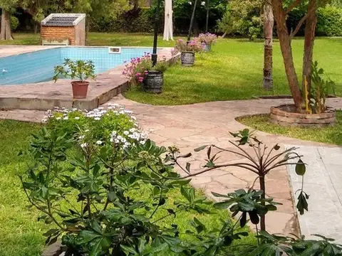 Casa 4 ambientes con 2 baños
