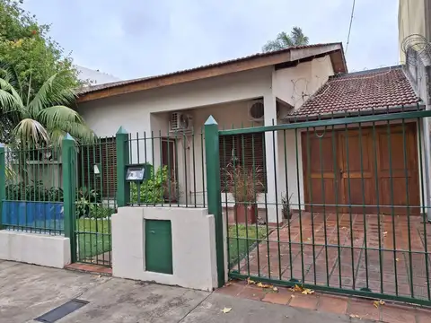 Casa en venta en Olivos, en una planta, sobre lote de 500 M2.