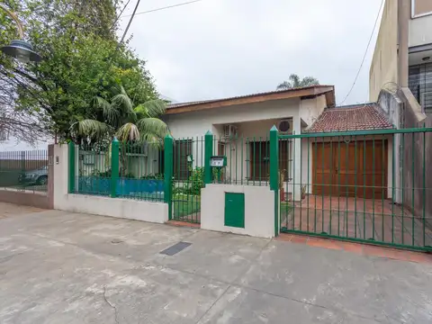 Casa en venta en Olivos, en una planta, sobre lote de 500 M2.
