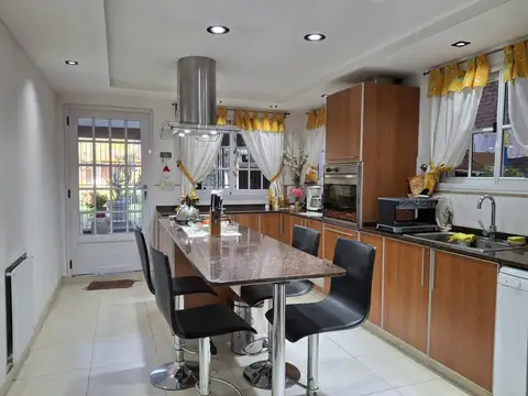 Casa en Venta en Olivos Uzal / Panamericana, USD 380.000