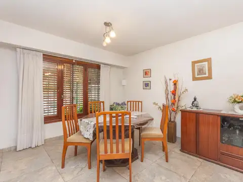 Casa en Venta con 4 cocheras