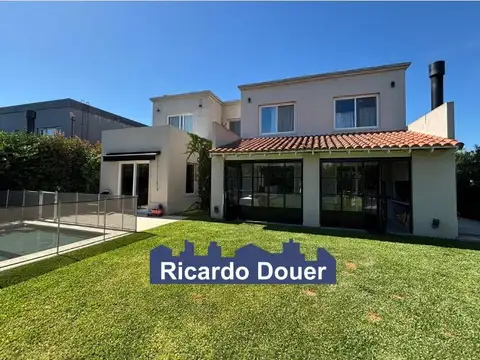 Casa  en Venta con pileta en Barrio Vistas, Puertos del lago, Escobar