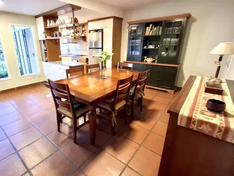 Imperdible Casa con gran jardin  lote gigante de 8,67 x 47,90