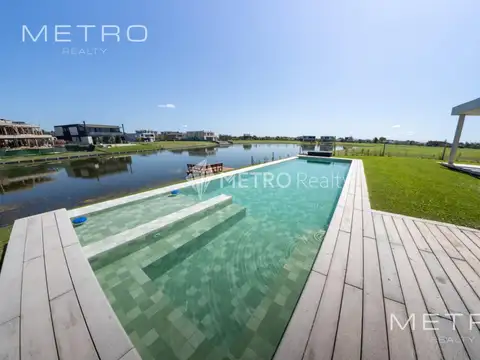 Casa en venta de cuatro dormitorios en Nordelta en el barrio Los Puentes al Agua