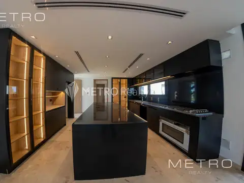 Casa en Alquiler con 4 cocheras