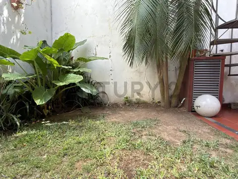 V. Devoto- Triplex 4 amb. con garage, dormitorio en suite y jardin-