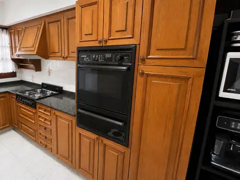 Casa 5 ambientes con 3 baños