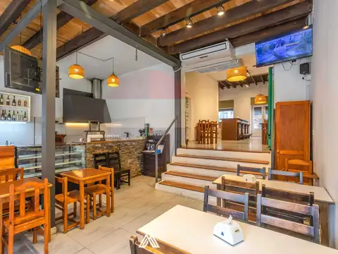 VENTA LOCAL COMERCIAL FRENTE MERCADO DEL PUERTO