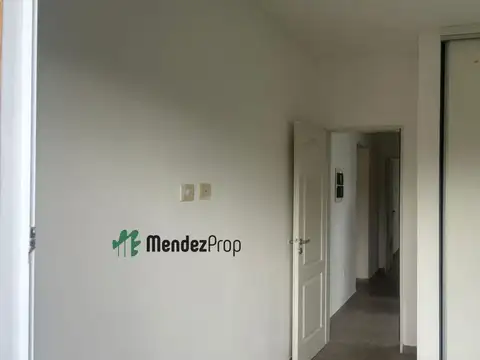 Casa en Alquiler con 4 cocheras