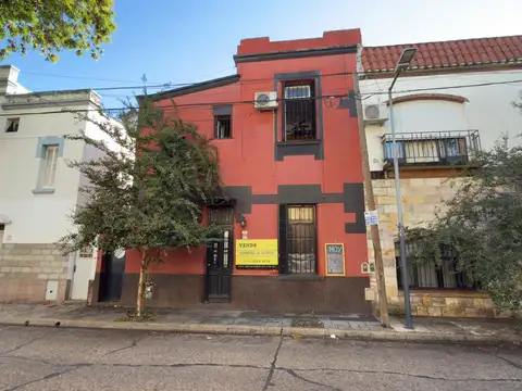 CASA 4 AMB CON PATIO CON PARRILLA EN MIL CASITAS. REF.905