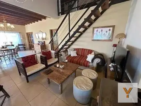 Casa en venta - 3 Dormitorios 2 Baños - 150Mts2 - General Alvarado
