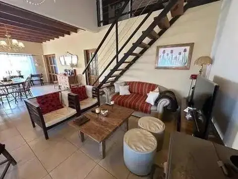 Casa en venta - 3 Dormitorios 2 Baños - 150Mts2 - General Alvarado