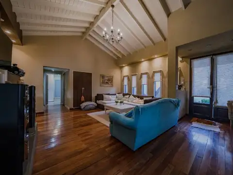 Casa 5 ambientes con 3 baños