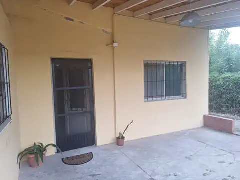 Casa 2 ambientes con 1 baño