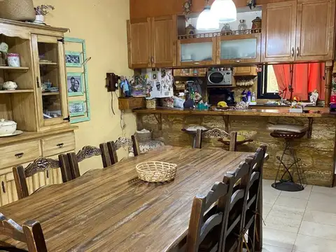 Casa 5 ambientes con 3 baños