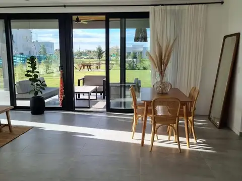 ALQUILA impecable casa en el Barrio El Naudir