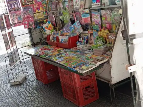 SE VENDE QUIOSCO EN 18 DE JULIO